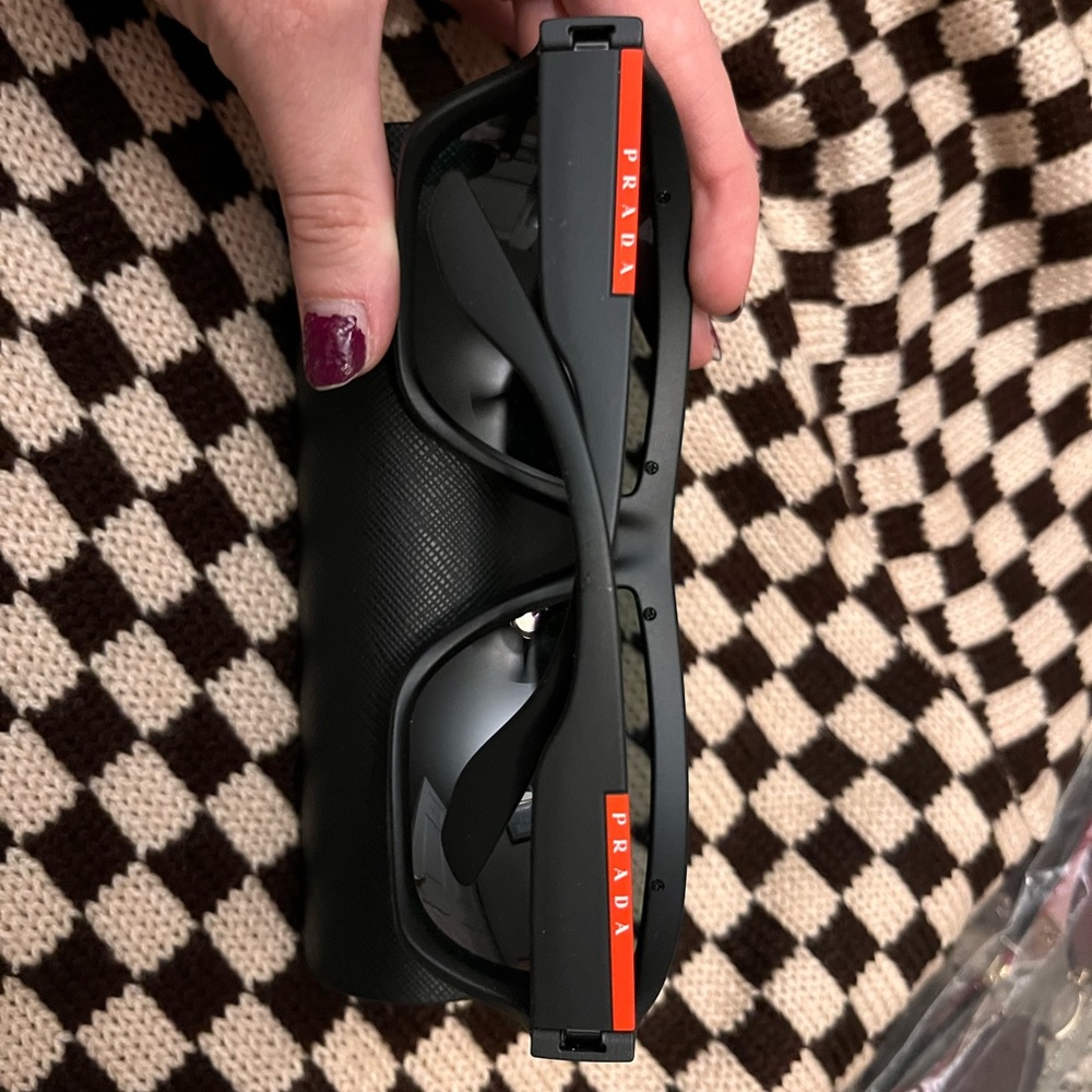 Prada sunglasses - Picture 3 of 3